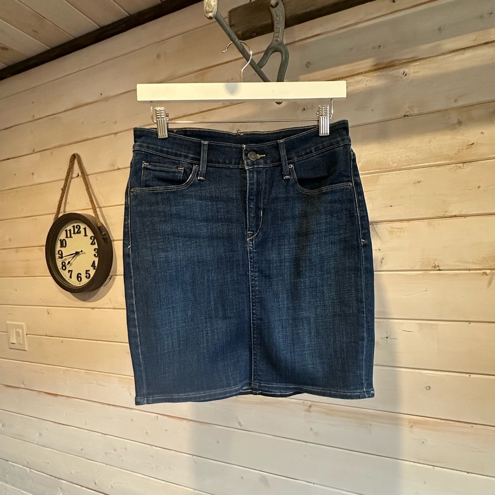 Levi’s | Dark Denim Pencil Skirt
